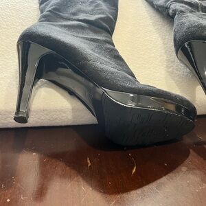 Sleek Black Heeled Boots with Stiletto and Platform